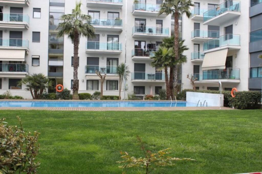 Apartamento Con Piscina Y Parking En Lloret De Mar Apartment Bagian luar foto