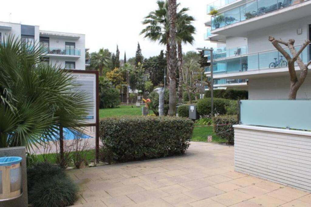 Apartamento Con Piscina Y Parking En Lloret De Mar Apartment Bagian luar foto